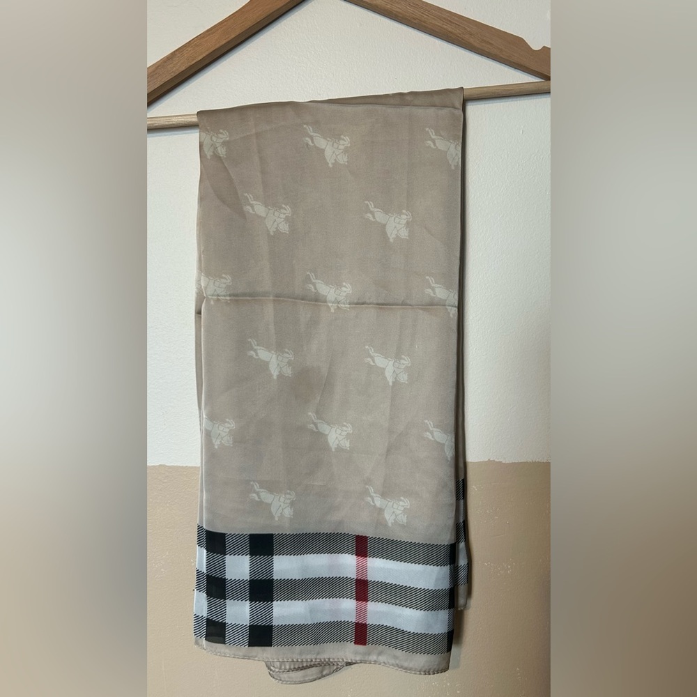 Women’s Elegant Beige and Black Checkered Scarf